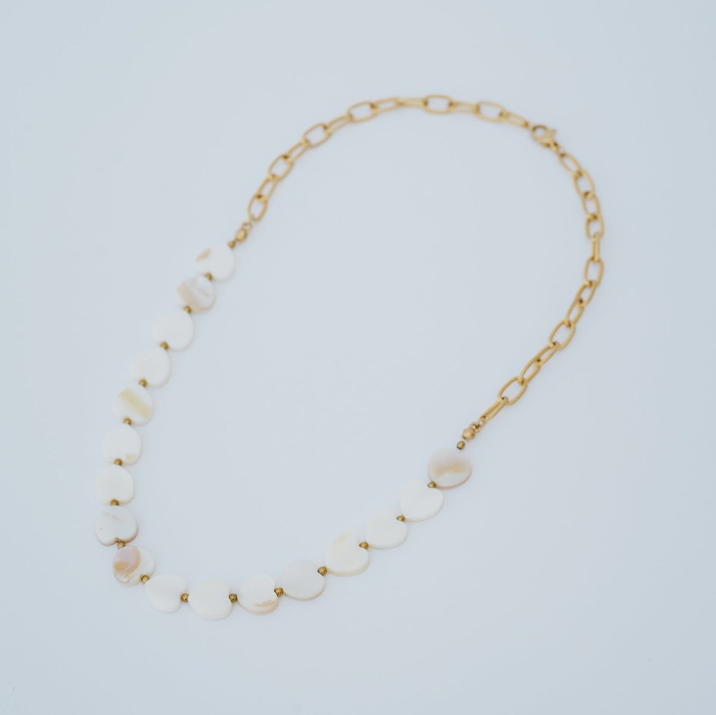 Colar Corações Madrepérola e Aço Inoxidavel Dourado