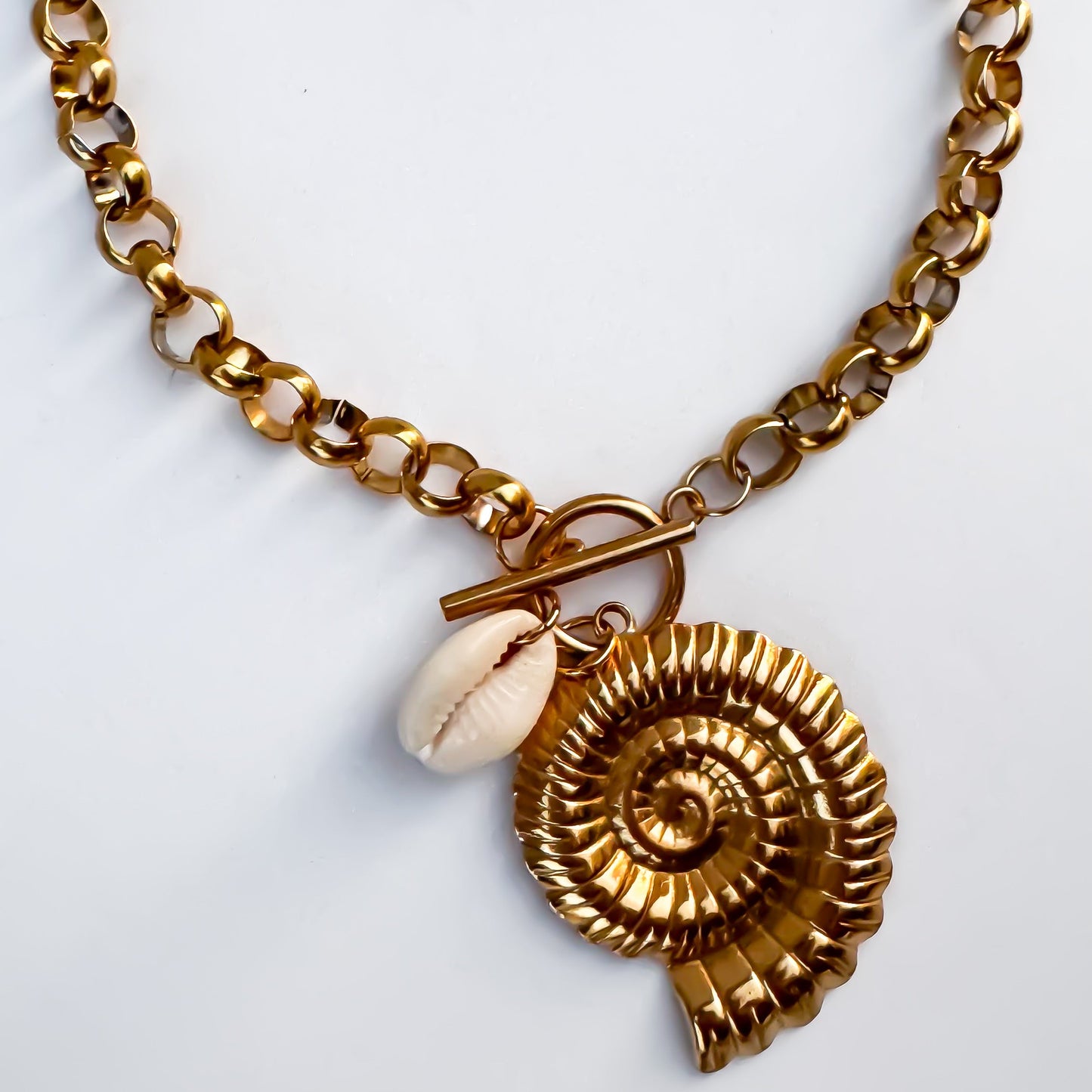 Colar Golden Shell