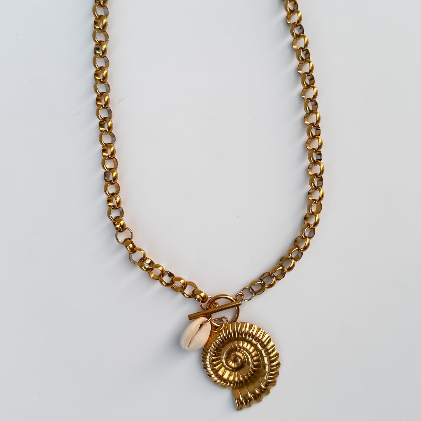 Colar Golden Shell